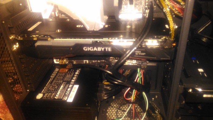 Видеокарта Gigabyte GTX 1070 GAMING-8GD установленная в корпус Zalman NEO 11