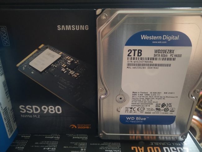 Те самые накопители для комбинированной системы хранения данных - nVME M.2 SSD 980 от Samsung и ЖД Western Digital на 2 Tb