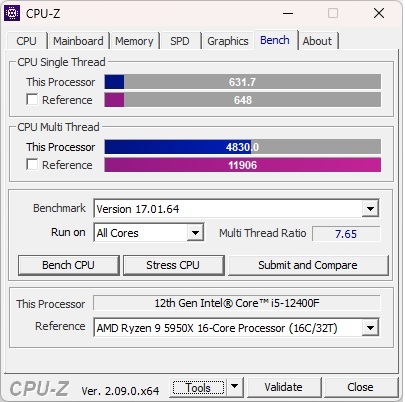 Для интереса с программе CPU-Z провели сравнение производительности процессора Intel Core i5 12400 c процессором красного лагеря AMD Ryzen 5950x. Видно, что по производительности на ядро эти процессоры практически равны. Ну а в многопоточной производительности 5950Х уже существенно впереди. Но это и не удивительно - ведь процессоры из совершенно разных весовых категорий и ценовых ниш.